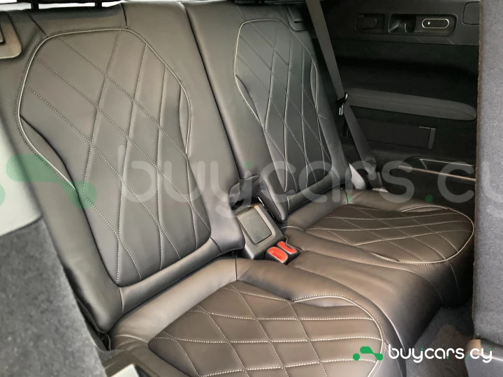 Mercedes EQS Белый