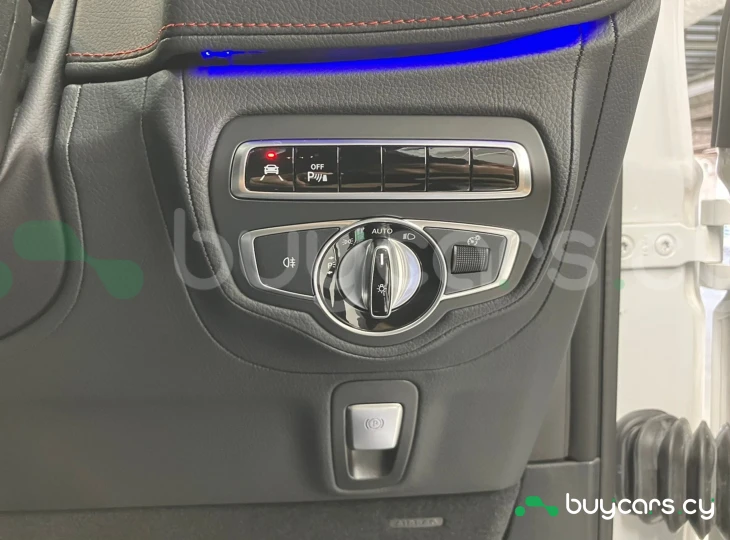 Mercedes G-class White