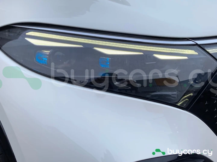 Mercedes EQS Белый