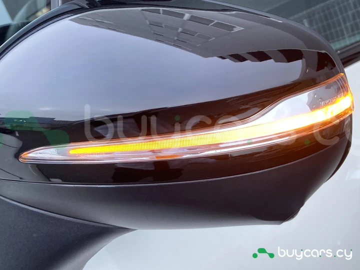 Mercedes EQS Белый