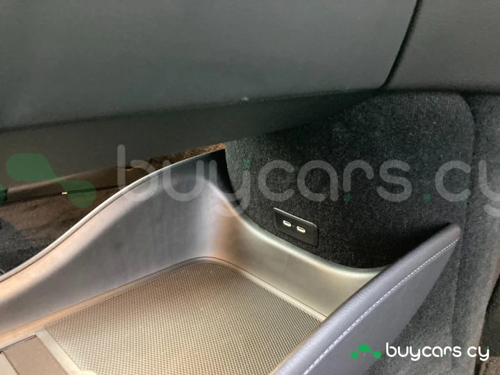 Mercedes EQS Белый