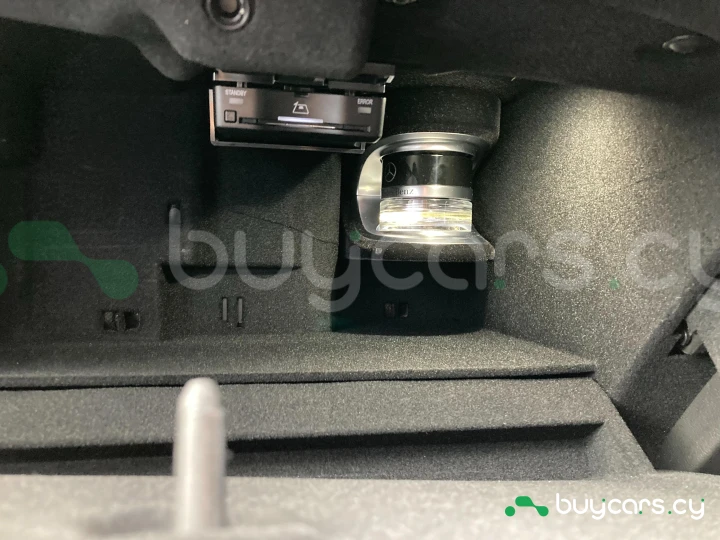 Mercedes EQS Белый