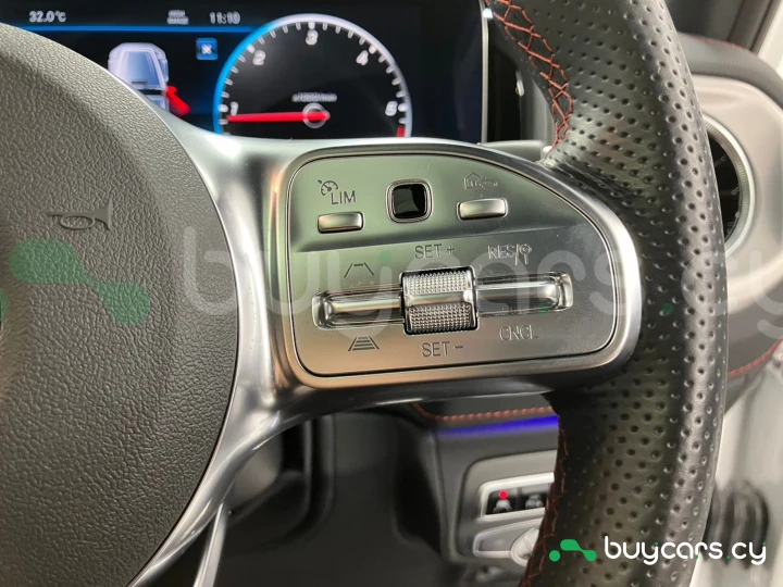 Mercedes G-class White