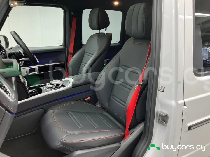 Mercedes G-class White