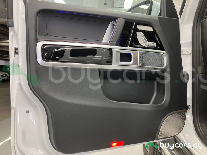 Mercedes G-class White