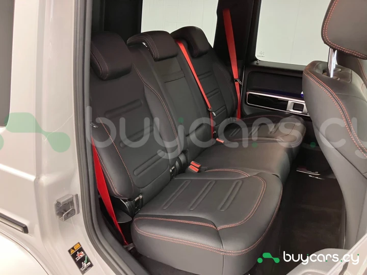 Mercedes G-class White