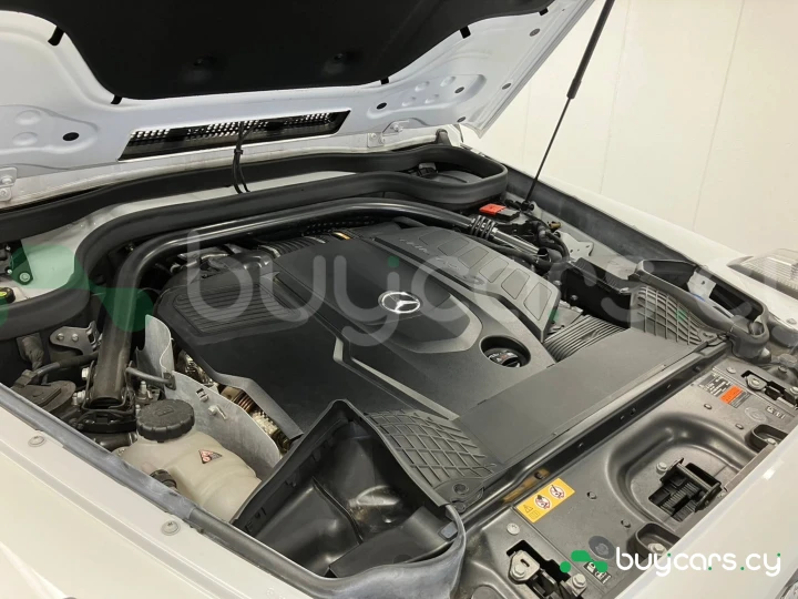 Mercedes G-class White