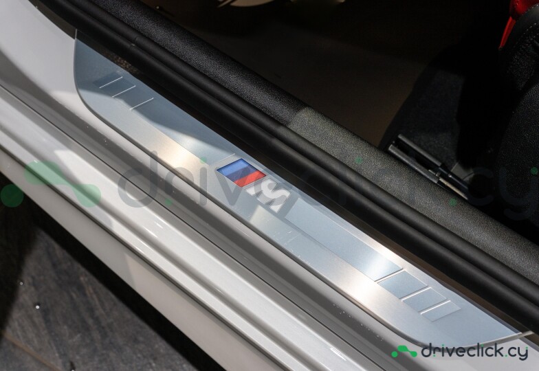 BMW 8 series White