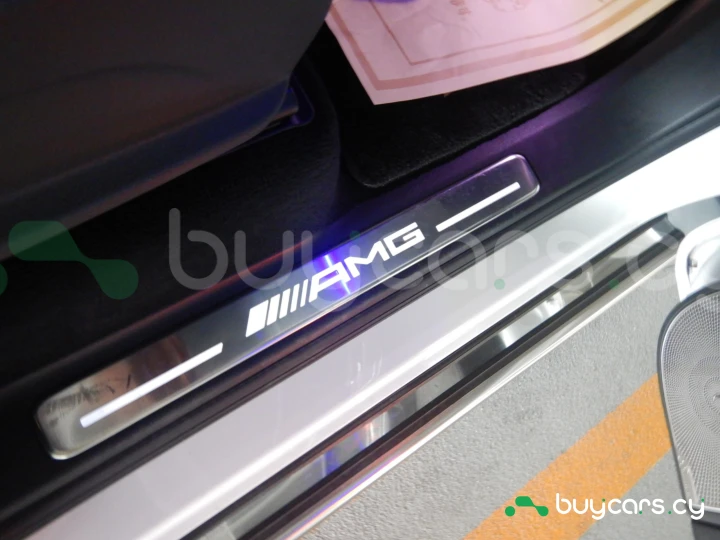 Mercedes G-class Белый