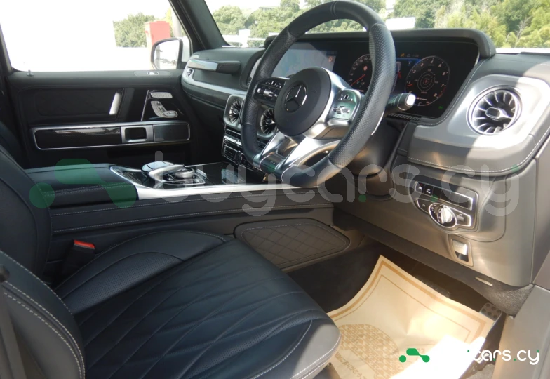 Mercedes G-class Белый