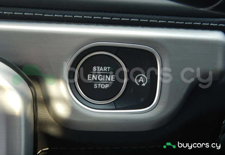 Mercedes G-class Белый