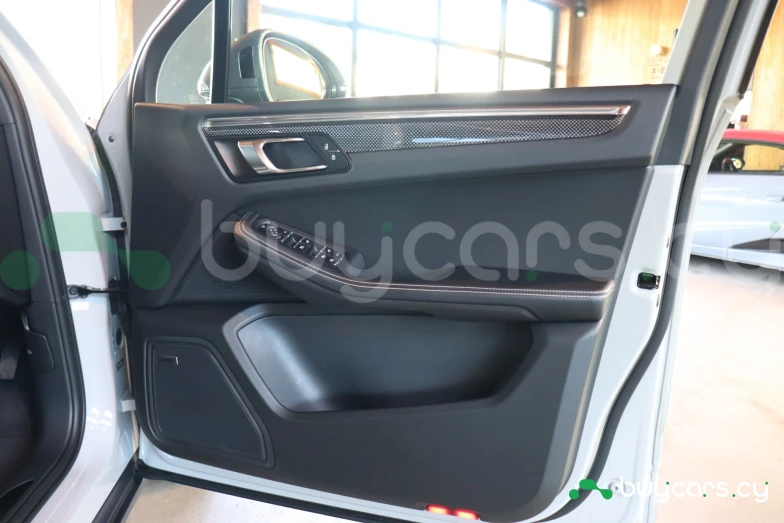 Porsche Macan Белый