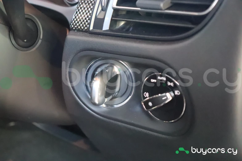 Porsche Macan Белый