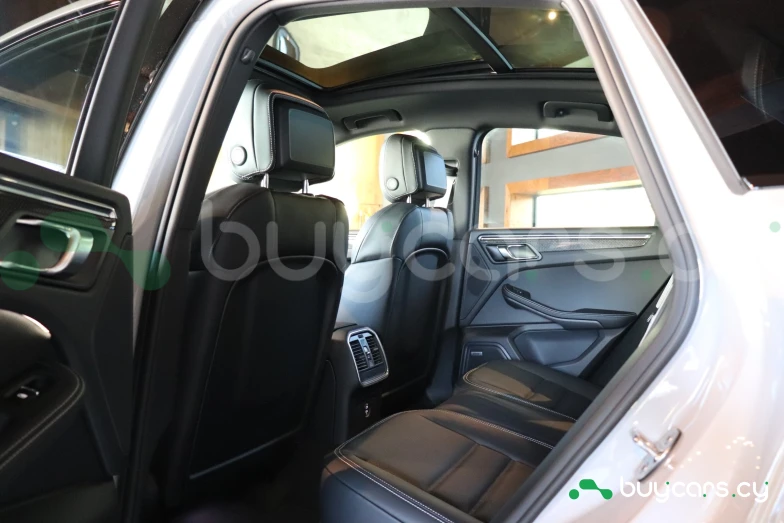 Porsche Macan Белый