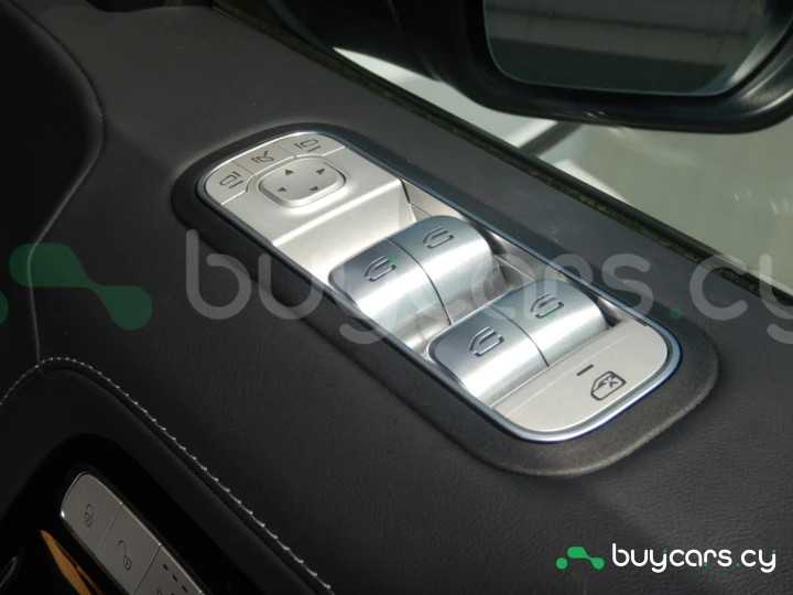 Mercedes G-class Белый