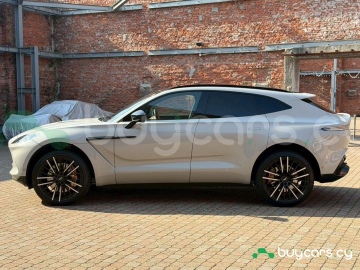 Aston Martin DBX White