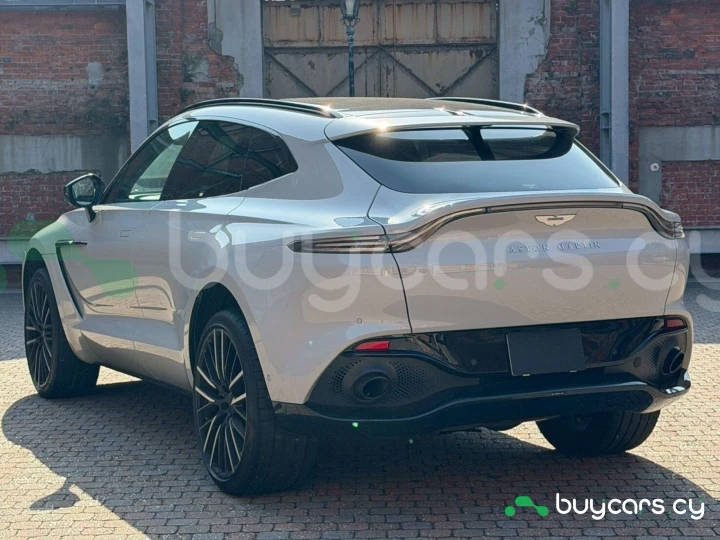 Aston Martin DBX White