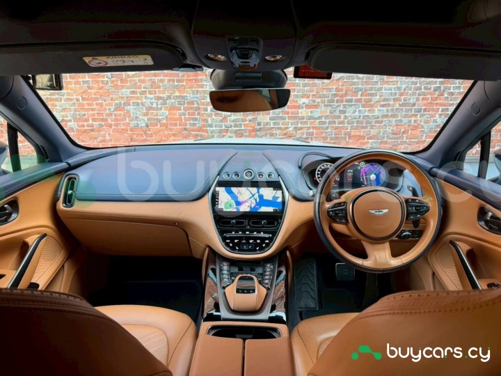 Aston Martin DBX White