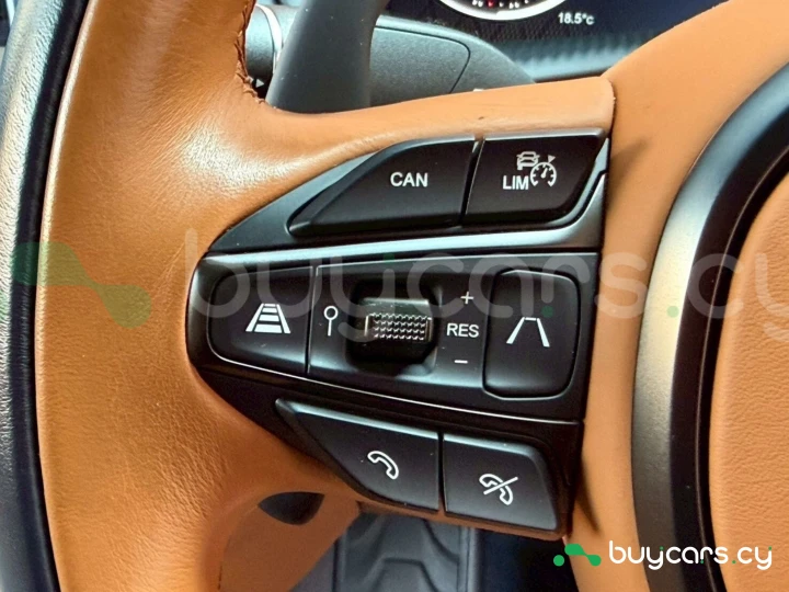 Aston Martin DBX White