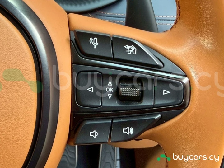 Aston Martin DBX White