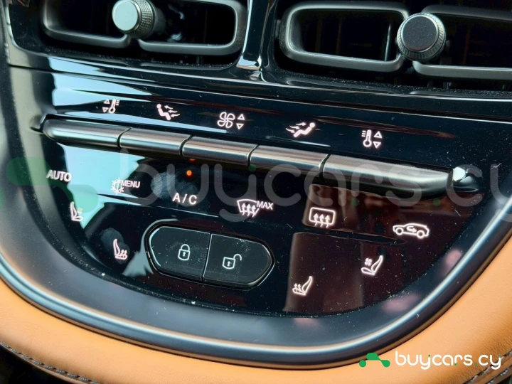 Aston Martin DBX White