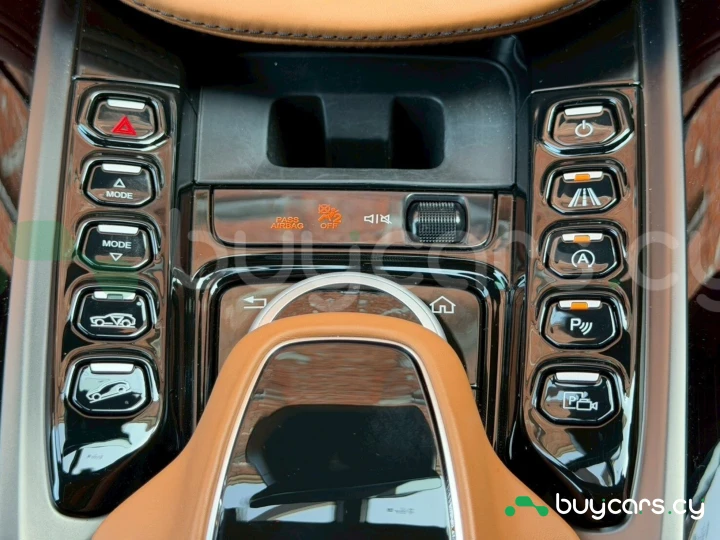 Aston Martin DBX White