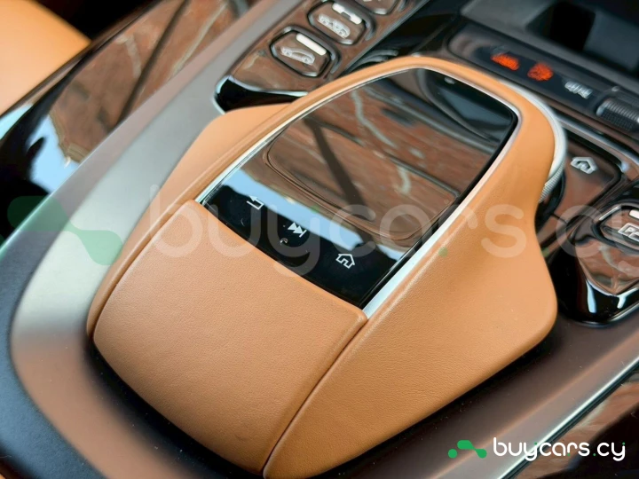 Aston Martin DBX White