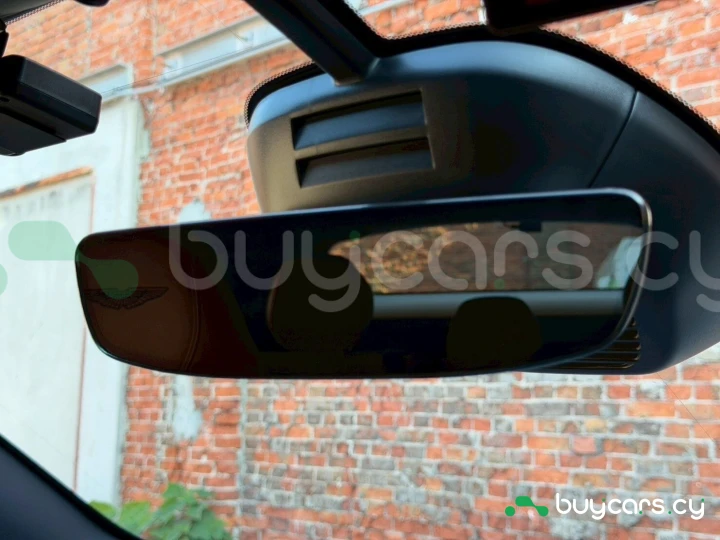 Aston Martin DBX White