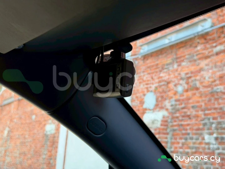 Aston Martin DBX White