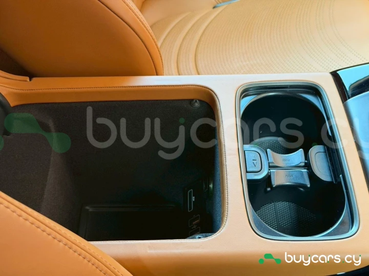 Aston Martin DBX White