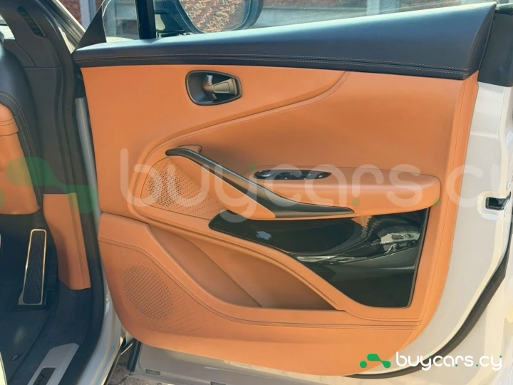 Aston Martin DBX White