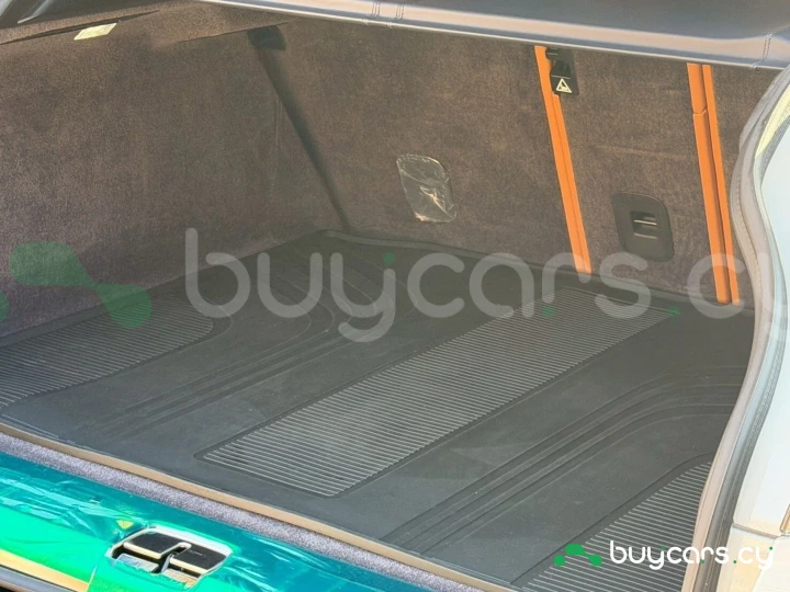 Aston Martin DBX White