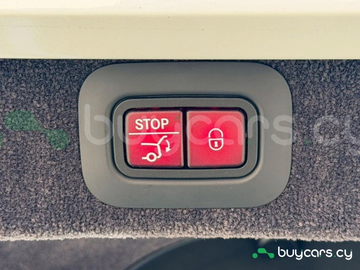 Aston Martin DBX White