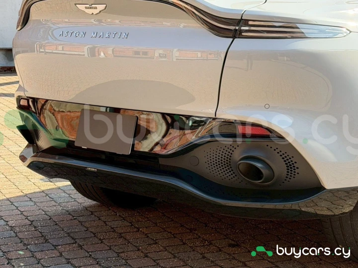 Aston Martin DBX White