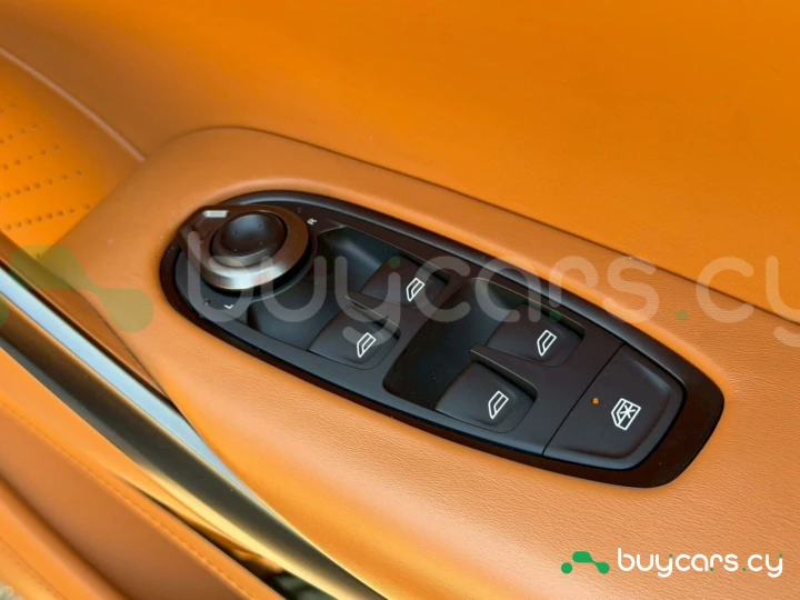 Aston Martin DBX White