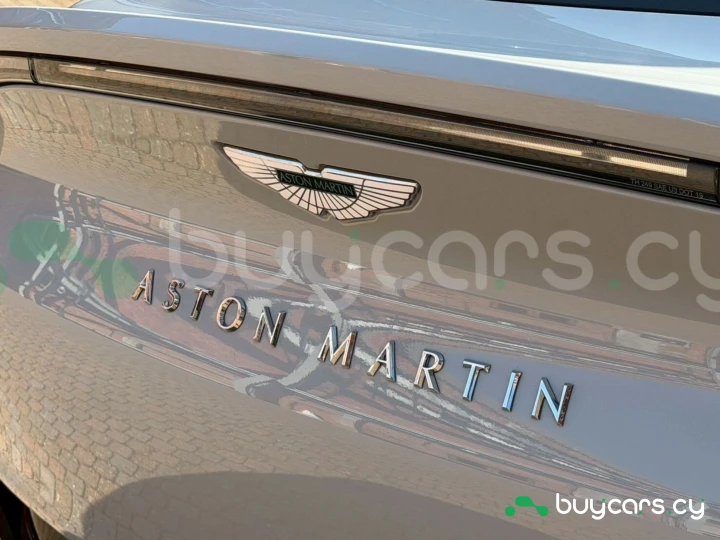 Aston Martin DBX White