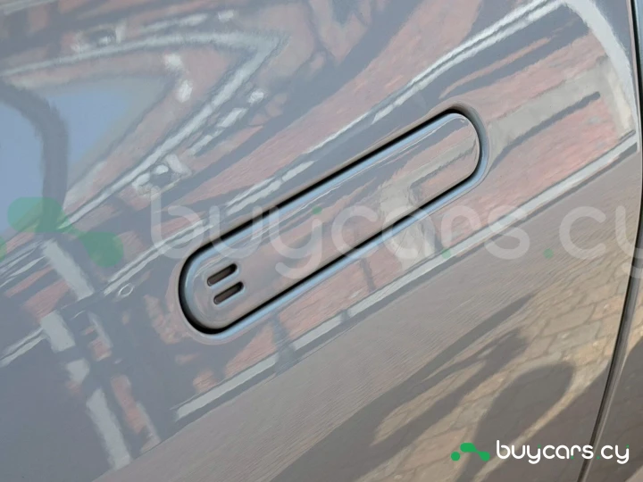 Aston Martin DBX White