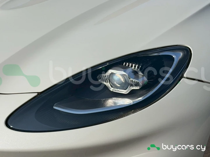 Aston Martin DBX White