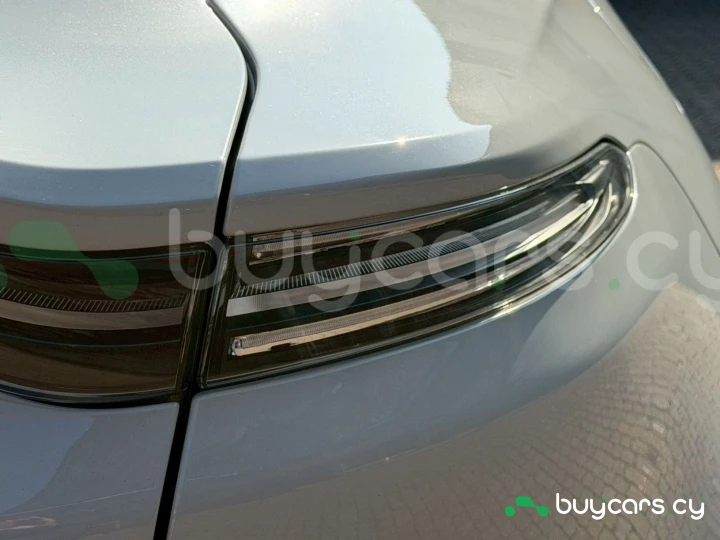 Aston Martin DBX White