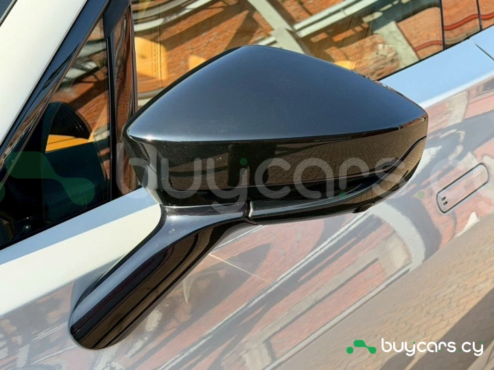 Aston Martin DBX White