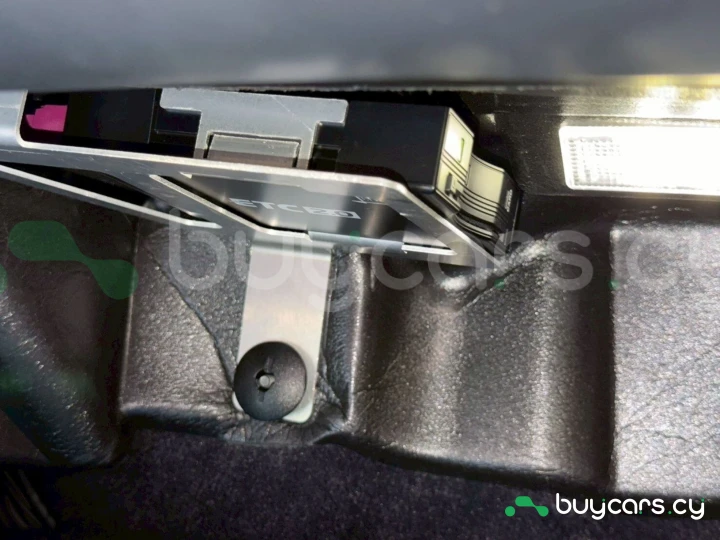 Aston Martin DBX White