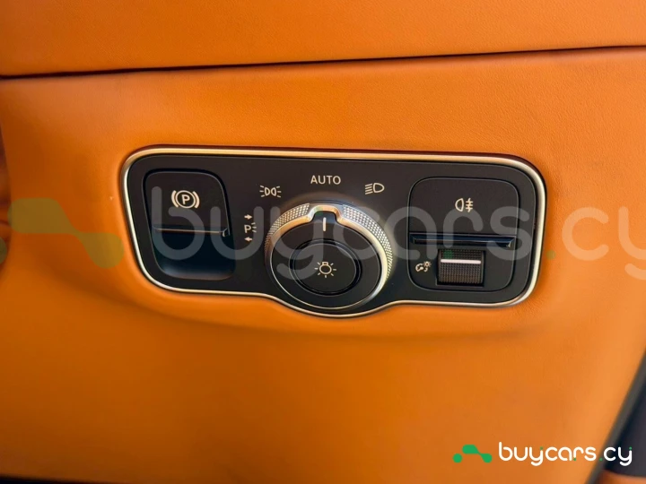 Aston Martin DBX White