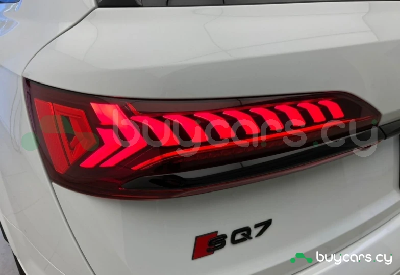 Audi SQ7 White