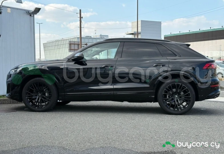 Audi Q8 Черный