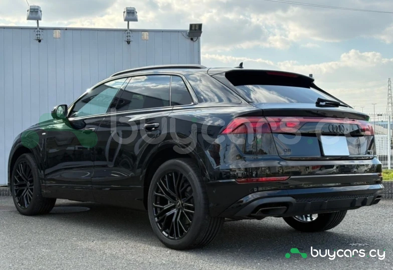 Audi Q8 Черный