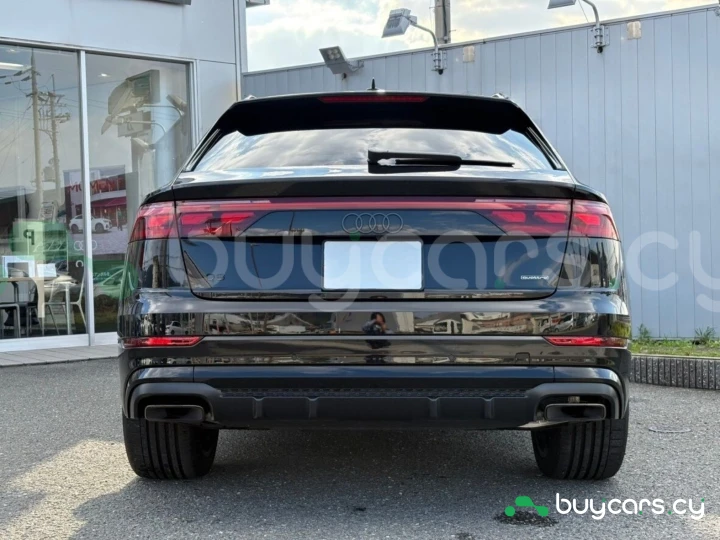 Audi Q8 Черный