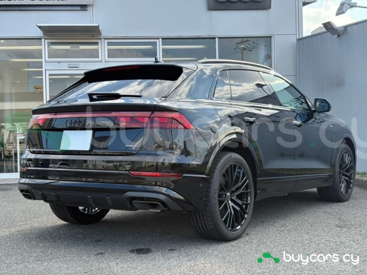Audi Q8 Черный