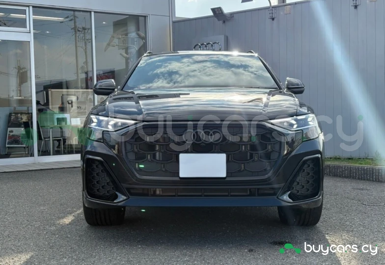 Audi Q8 Черный