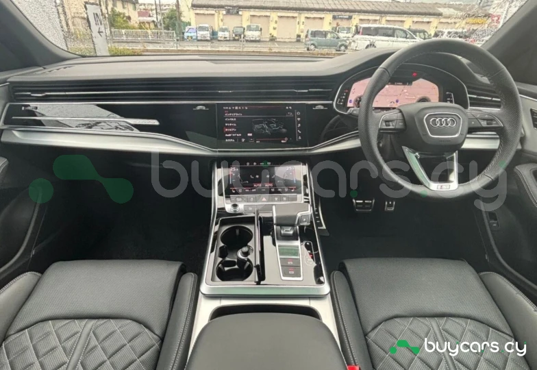 Audi Q8 Черный