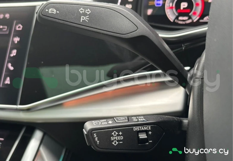 Audi Q8 Черный